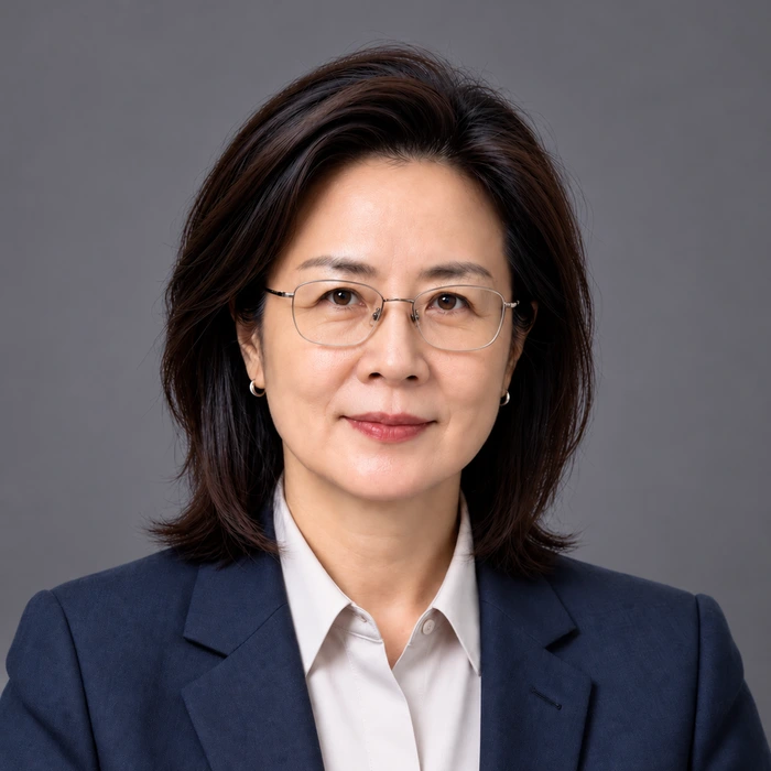 Lucy Hu · 资深文案专家 · 20年加拿大留学文案经验